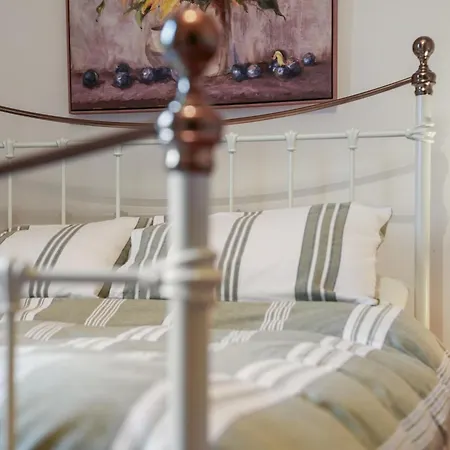 Merchiston 1 In Shared With Parking - *