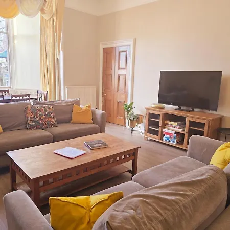 Penzion Delightful 4 Bedroom Family In Newington - Craigmillar Park 3*