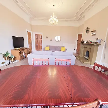 Penzion Delightful 4 Bedroom Family In Newington - Craigmillar Park 3*