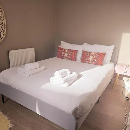 Delightful 4 Bedroom Family In Newington - Craigmillar Park Penzion