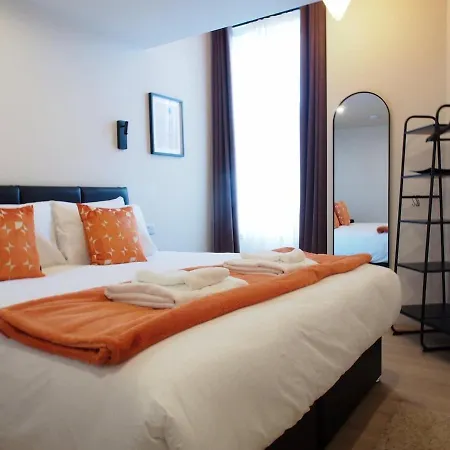 Stylish Mezzanine Loft In - Flat 5, Elgin House * Edinburgh