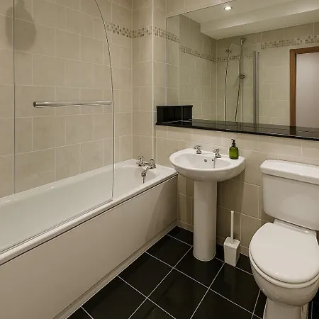 Spacious 2br, 2 Bath - Ideal For Families & Groups - Centre Gem