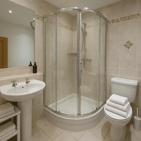 Daire Spacious 2br, 2 Bath - Ideal For Families & Groups - Centre Gem *