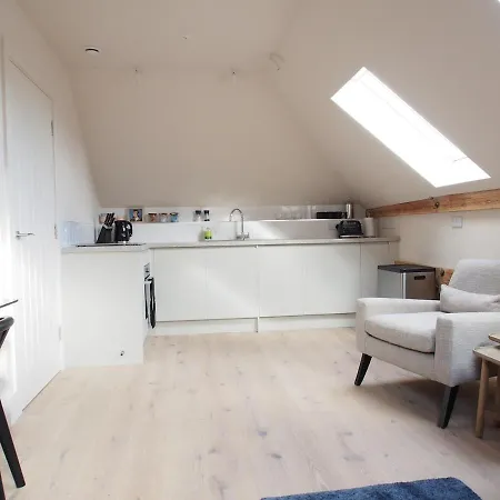 Stylish Mezzanine Loft In - Flat 5, Elgin House Edinburgh