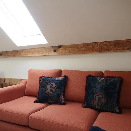 Stylish Mezzanine Loft In - Flat 5, Elgin House Daire *