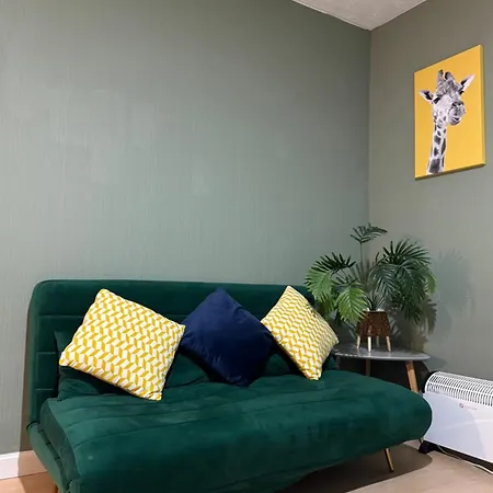 Cozy Flat Near Castle And With Free Private Parking شقة