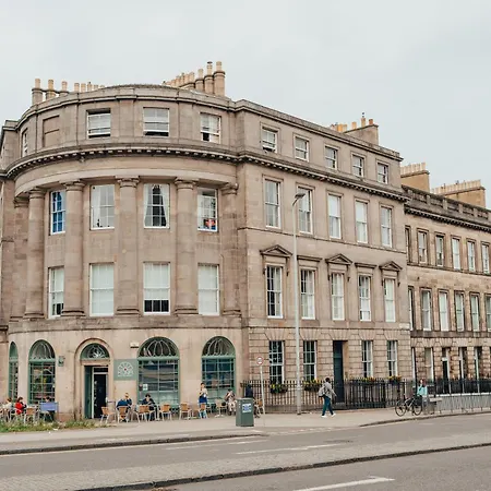 Stylish 2 Bed Centre With Parking Διαμέρισμα *