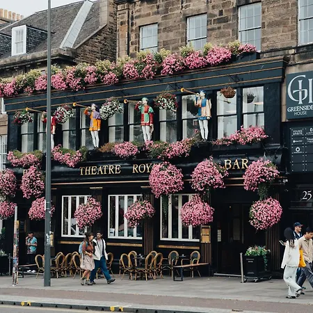 Modern 2 Bed With Parking