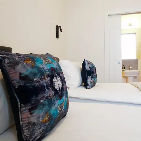 Spacious Luxe 2-bed Near The Centre - Flat 6, Elgin House Daire