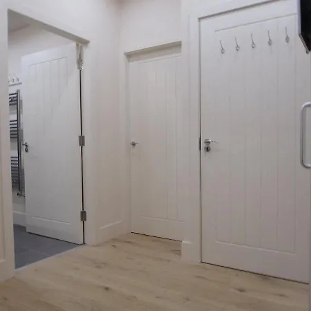 Spacious And Modern 2-bed On Easter Road - Flat 3, Elgin House