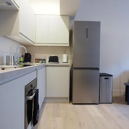Spacious And Modern 2-bed On Easter Road - Flat 3, Elgin House