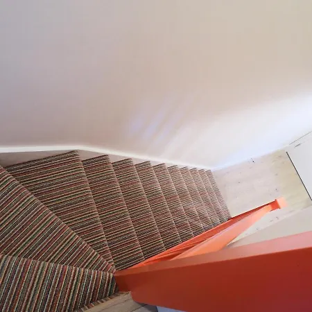 Bright & Airy Mezzanine Loft In - Flat 4, Elgin House Edimburgo