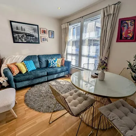 בית נופש Charming Center With Free Parking *