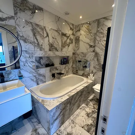 Luxury Waterfront Retreat For Groups * אדינבורו