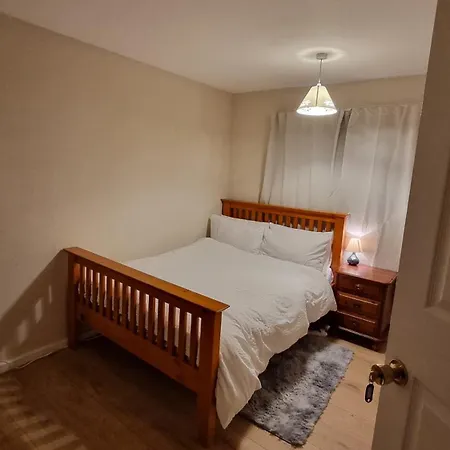 A Cozy One Bedroom In A 2 Bedroom Flat Vendégház