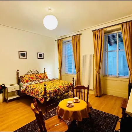 Charming With Private Bathroom In Centre * אדינבורו