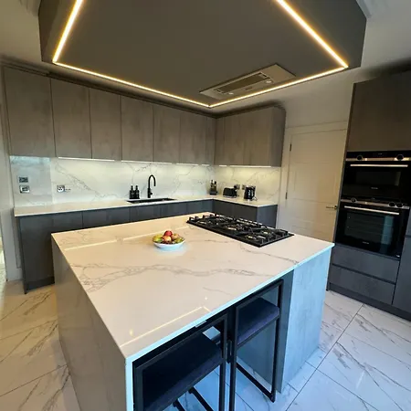 בית נופש Luxury Waterfront Retreat For Groups *