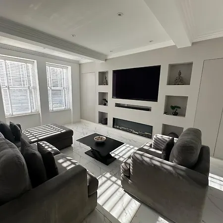 Luxury Waterfront Retreat For Groups * אדינבורו