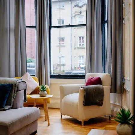 Mcdonalds House 12 Guests 10 Beds 15' Centre