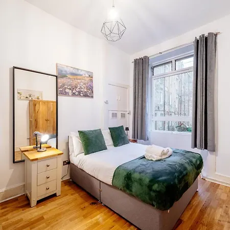 Monty's - 10 Guests 7 Beds Centre בית נופש *