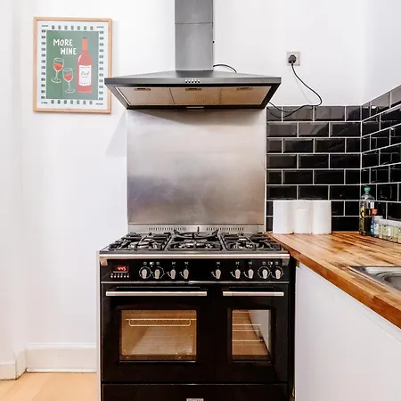 Monty's - 10 Guests 7 Beds Centre