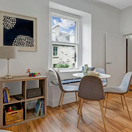 Villa Stylish 2-bed Garden Edinburgh