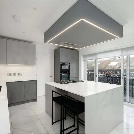 Luxury Waterfront Retreat For Groups Edinburgh