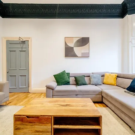 Casa vacanze Mcdonalds House 12 Guests 10 Beds 15' Centre