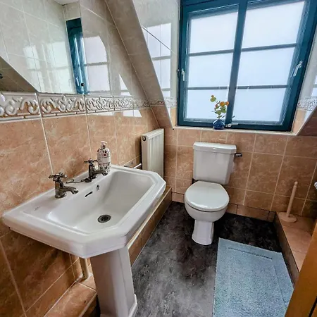 Center Gem-4bd House! *