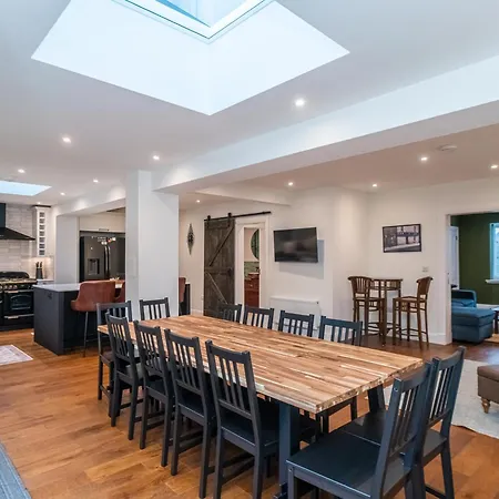 Spacious 5-bed With Garden Parking - Pass The Keys Feriehus Edinburgh
