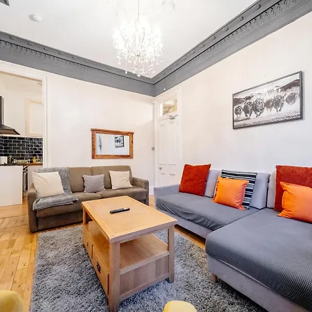 Monty's - 10 Guests 7 Beds Centre