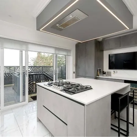 בית נופש Luxury Waterfront Retreat For Groups