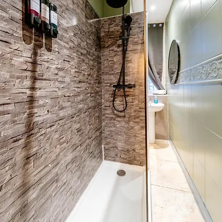 בית נופש Monty's - 10 Guests 7 Beds Centre *