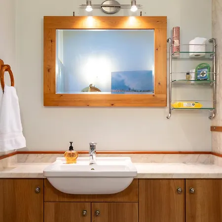 Bright, Spacious House *