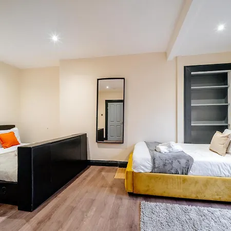 Dom wakacyjny Mcdonalds House 12 Guests 10 Beds 15' Centre *