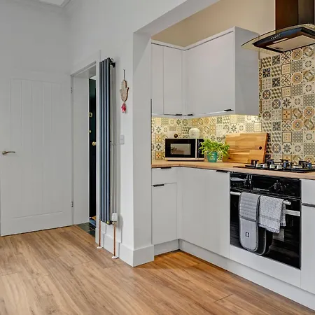 Stylish 2-bed Garden Edimburgo