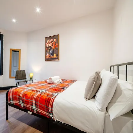 Dom wakacyjny Mcdonalds House 12 Guests 10 Beds 15' Centre Edynburg