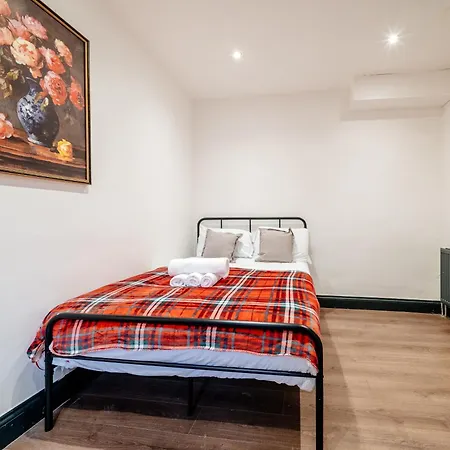 Dom wakacyjny Mcdonalds House 12 Guests 10 Beds 15' Centre Edynburg