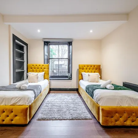 Mcdonalds House 12 Guests 10 Beds 15' Centre