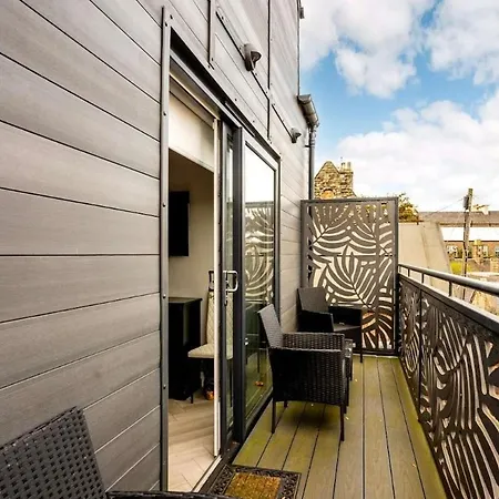 Luxury Waterfront Retreat For Groups * אדינבורו