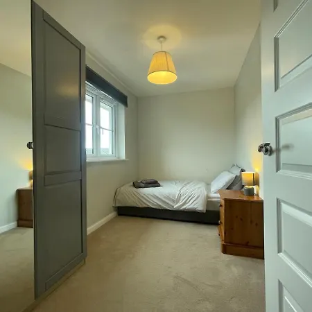 Ferienhaus Entire 3 Bedroom House In Suburban Area