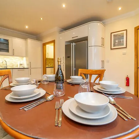 Family Friendly 3br Townhouse With 6 Beds And Parking 別荘 エディンバラ