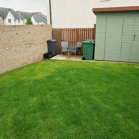 Entire 3 Bedroom House In Suburban Area