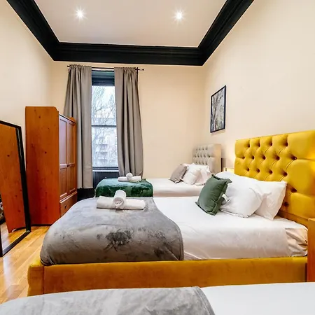 Mcdonalds House 12 Guests 10 Beds 15' Centre