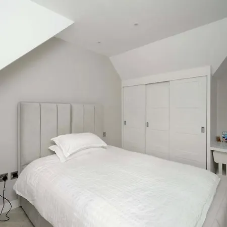 Holiday home Luxury Waterfront Retreat For Groups *