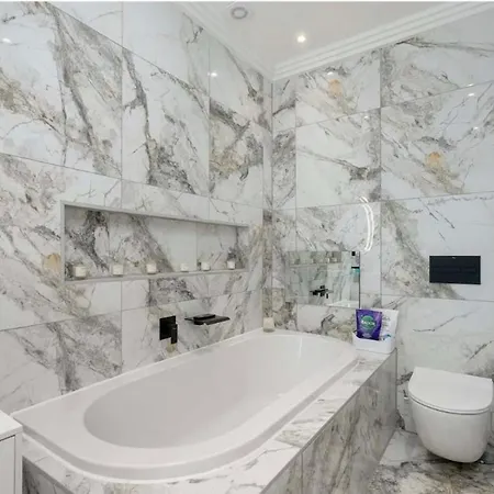 בית נופש Luxury Waterfront Retreat For Groups