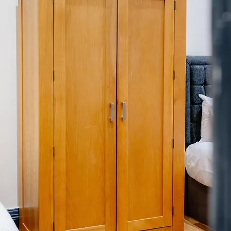 Mcdonalds House 12 Guests 10 Beds 15' Centre * Edynburg