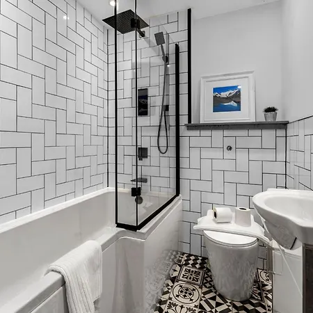 Stylish 2-bed Garden