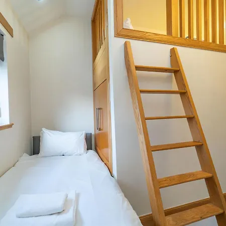 Family Friendly 3br Townhouse With 6 Beds And Parking Дом отдыха *