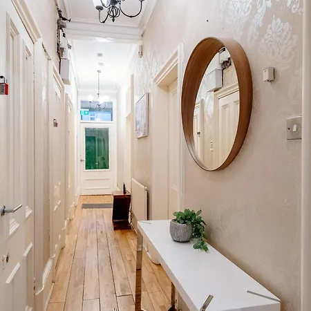 Monty's - 10 Guests 7 Beds Centre בית נופש